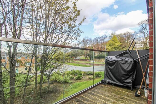 2 bed Town House for sale Image 6