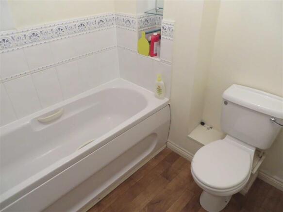 PRINCIPAL BATHROOM
