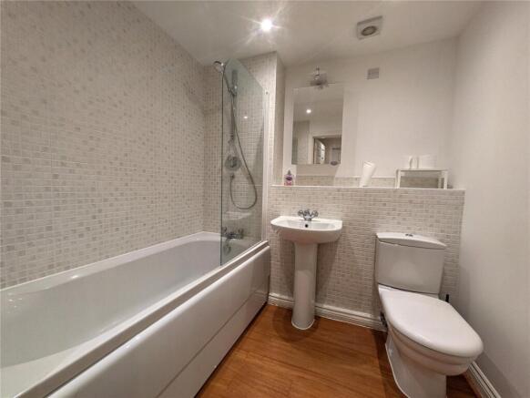 2 bed Flat to rent Image 5