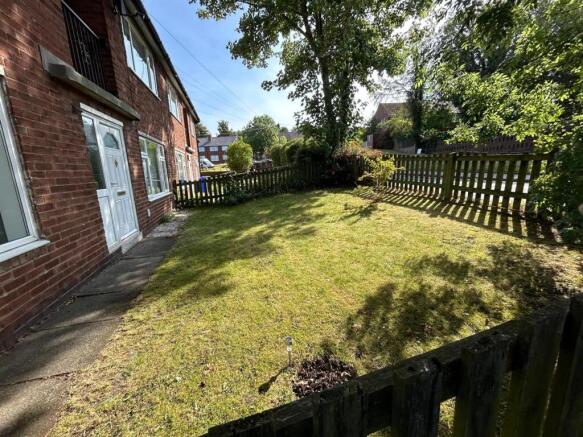 Ash Tree Drive, Dukinfield photo 2