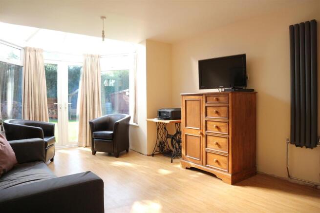 SEPARATE LOUNGE