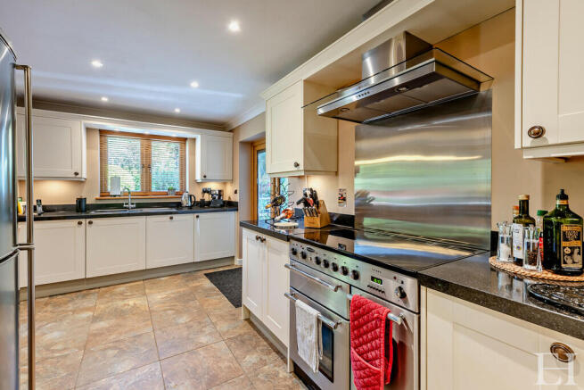 8616740-interiorW...