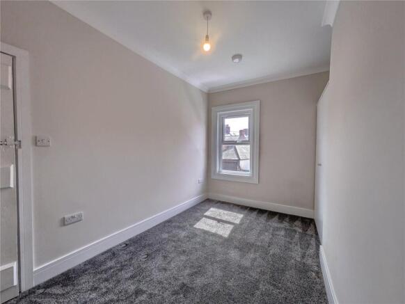 3 bed Terraced to rent Image 6