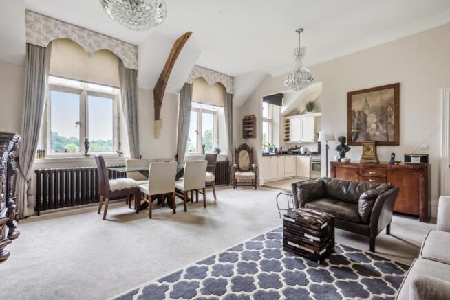 Sitting/dining room