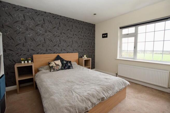 3 bed Semi-Detached for sale Image 6