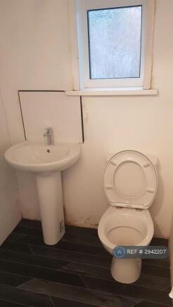 4 bed Semi-Detached to rent Image 10