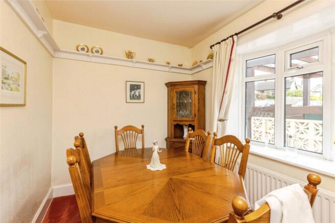 4 bed Bungalow for sale Image 6