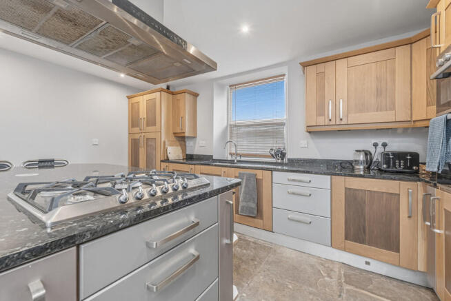 5 bed Terraced for sale Image 11