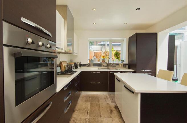 60 Kings Rd 1604.jpg