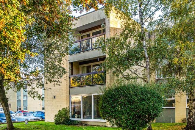 2-bed flat on Gloucester Road, Bath, £275,000