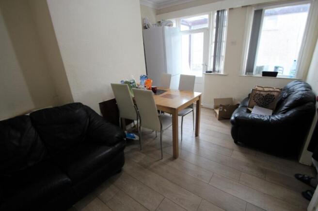 3 bed Semi-Detached to rent Image 6