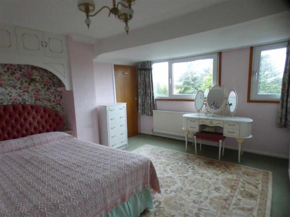 MAIN BEDROOM