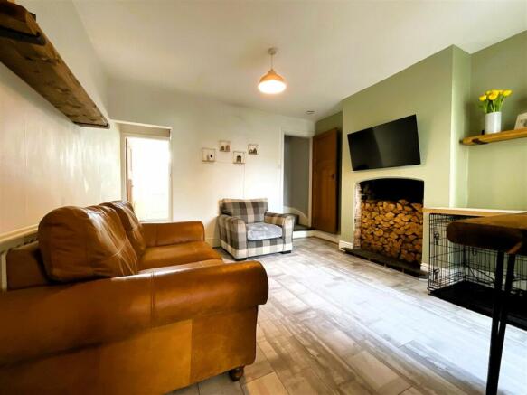 lounge1.jpg