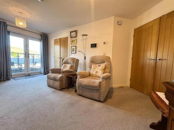 2 bed Apartment for sale Image 8