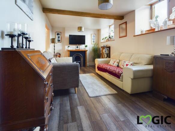 3 bed Semi-Detached to rent Image 9