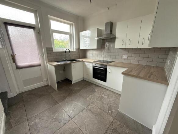 3 bed House to rent Image 4