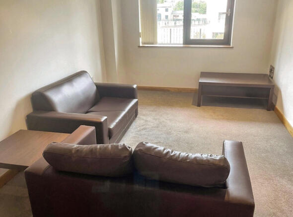 2 bed Flat to rent Image 3