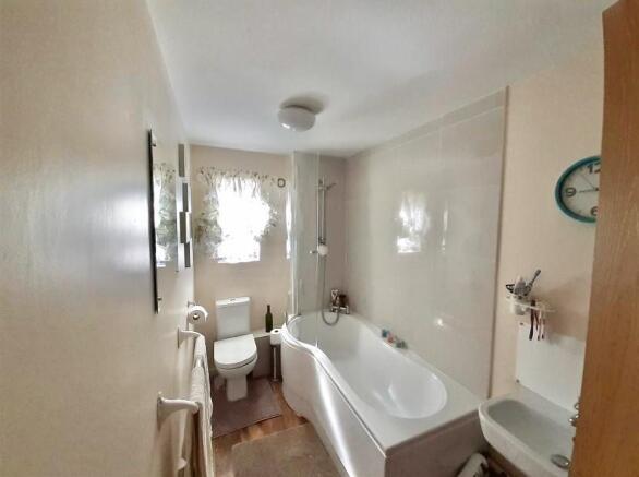 larkrise fields bathroom.jpg