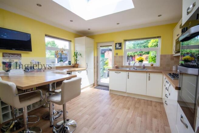 3 bed House for sale Image 5