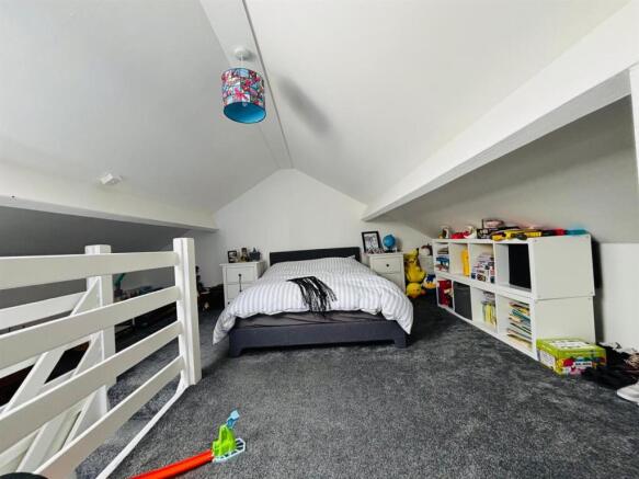 3 bed Town House for sale Image 11