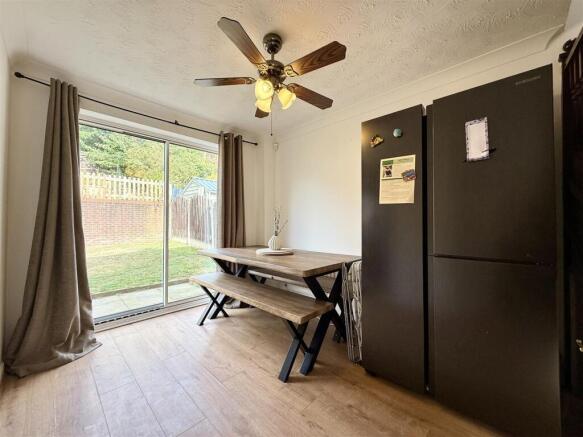 3 bed Detached to rent Image 7