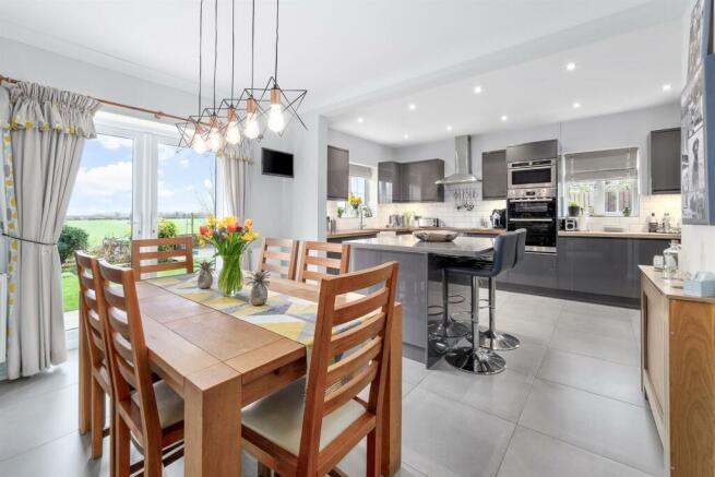 24 Millfield Close-9.jpg
