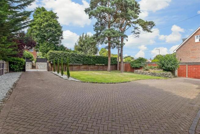 Driveway/Parking