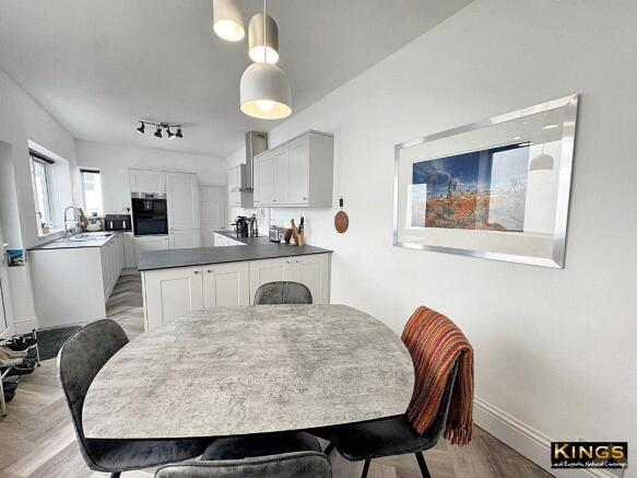 4 bed Town House for sale Image 9