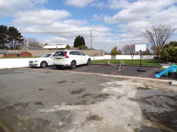 Driveway with ample