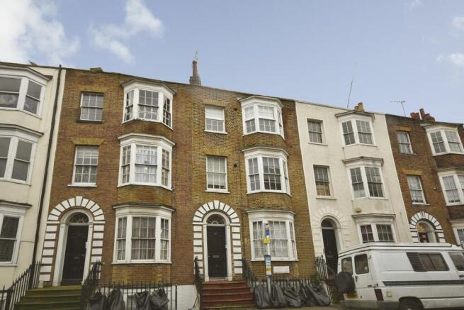 1-bed flat on 20 Union Crescent, Margate, £120,000