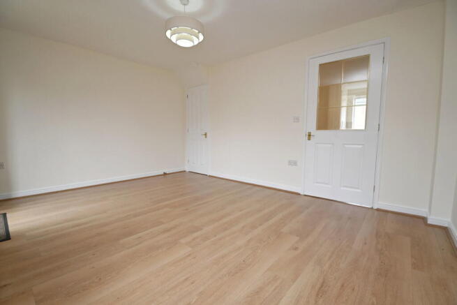 3 bed Semi-Detached for sale Image 6