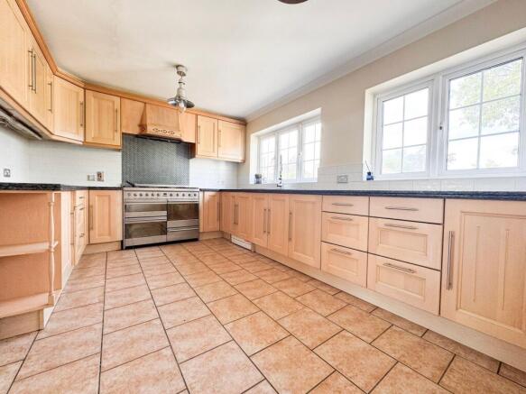 FITTED KITCHEN