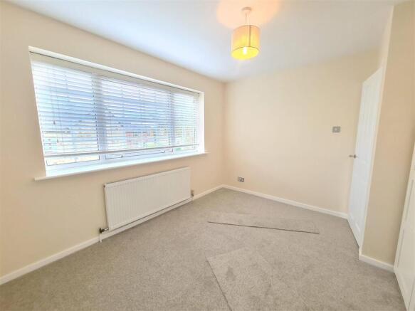 4 bed Detached to rent Image 8