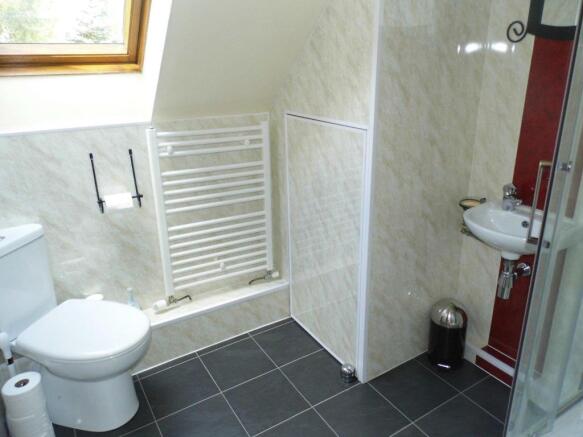 ensuite.JPG