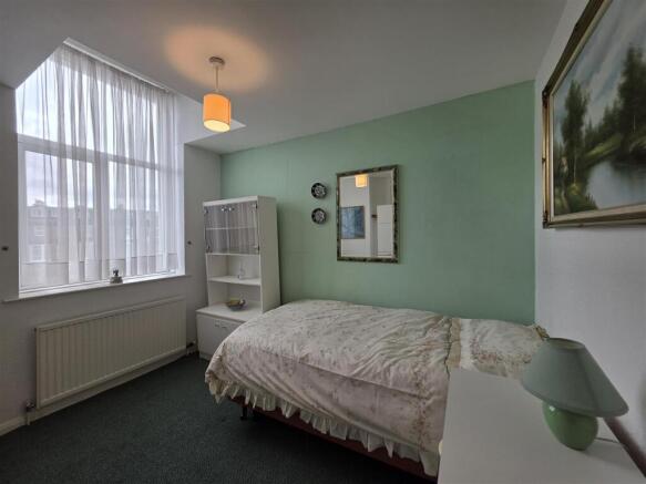 2 bed Apartment for sale Image 7