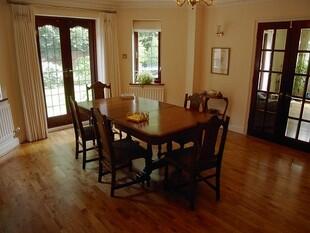 Spacious Dining room