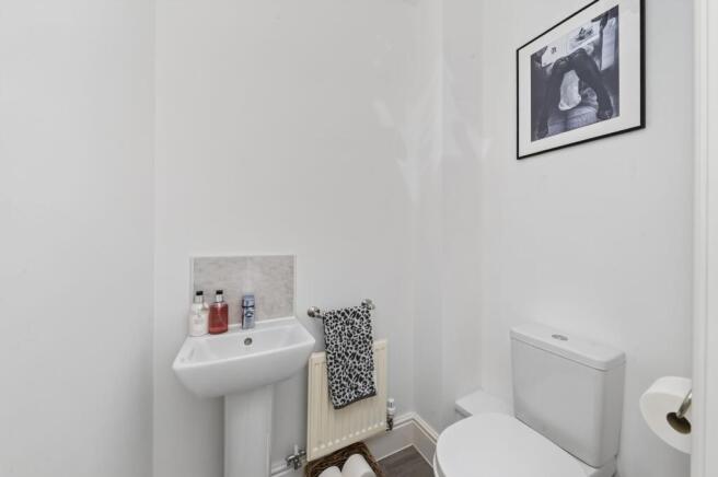 5 bed Detached for sale Image 7