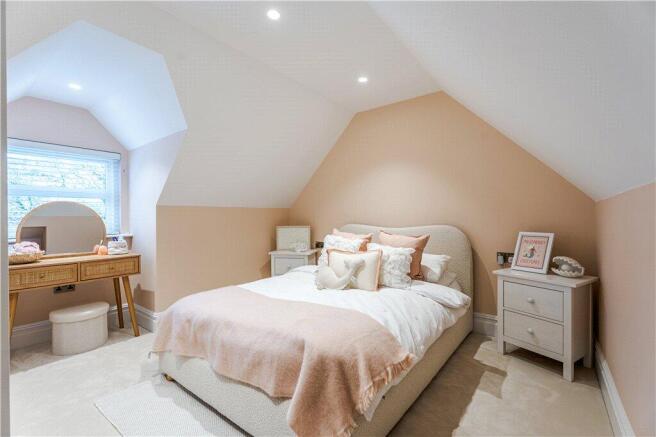 5 bed Detached for sale Image 11