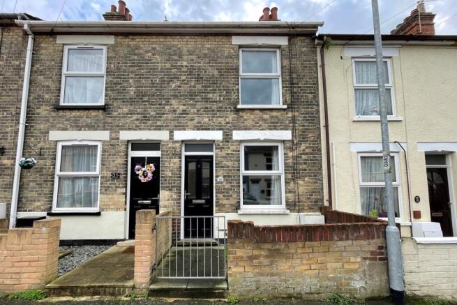 EXCELLENTLY PRESENTED THREE BED TERRACE FOR RENT