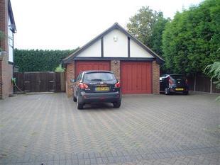 DOUBLE GARAGE & PARKING