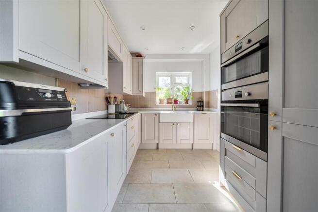 Eastleigh Close, Devizes, SN10 photo 4