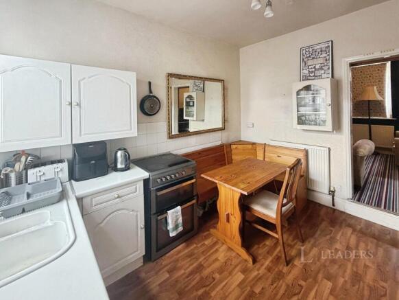 3 bed Terraced to rent Image 4