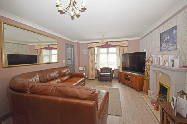 3 Impney Way, lounge a.jpg