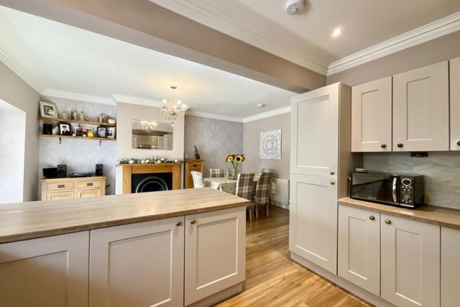 3 bed Semi-Detached for sale Image 10