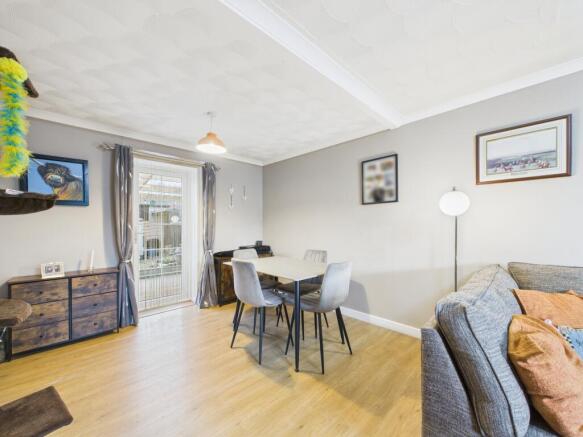 CAM03481G0-PR0122-STILL019