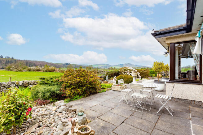 Rear Garden & Views