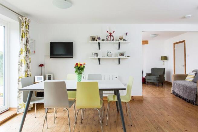 DINING ROOM: