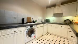 Flat 4, 14 Copperfields, Roxborough Park, Harrow HA1 3BE