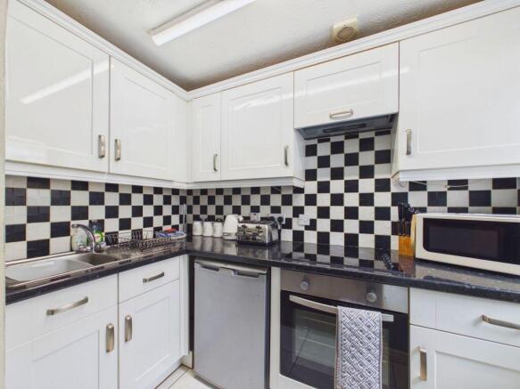 2 bed Apartment for sale Image 6