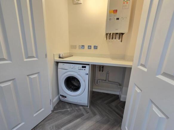 4 bed Detached to rent Image 8